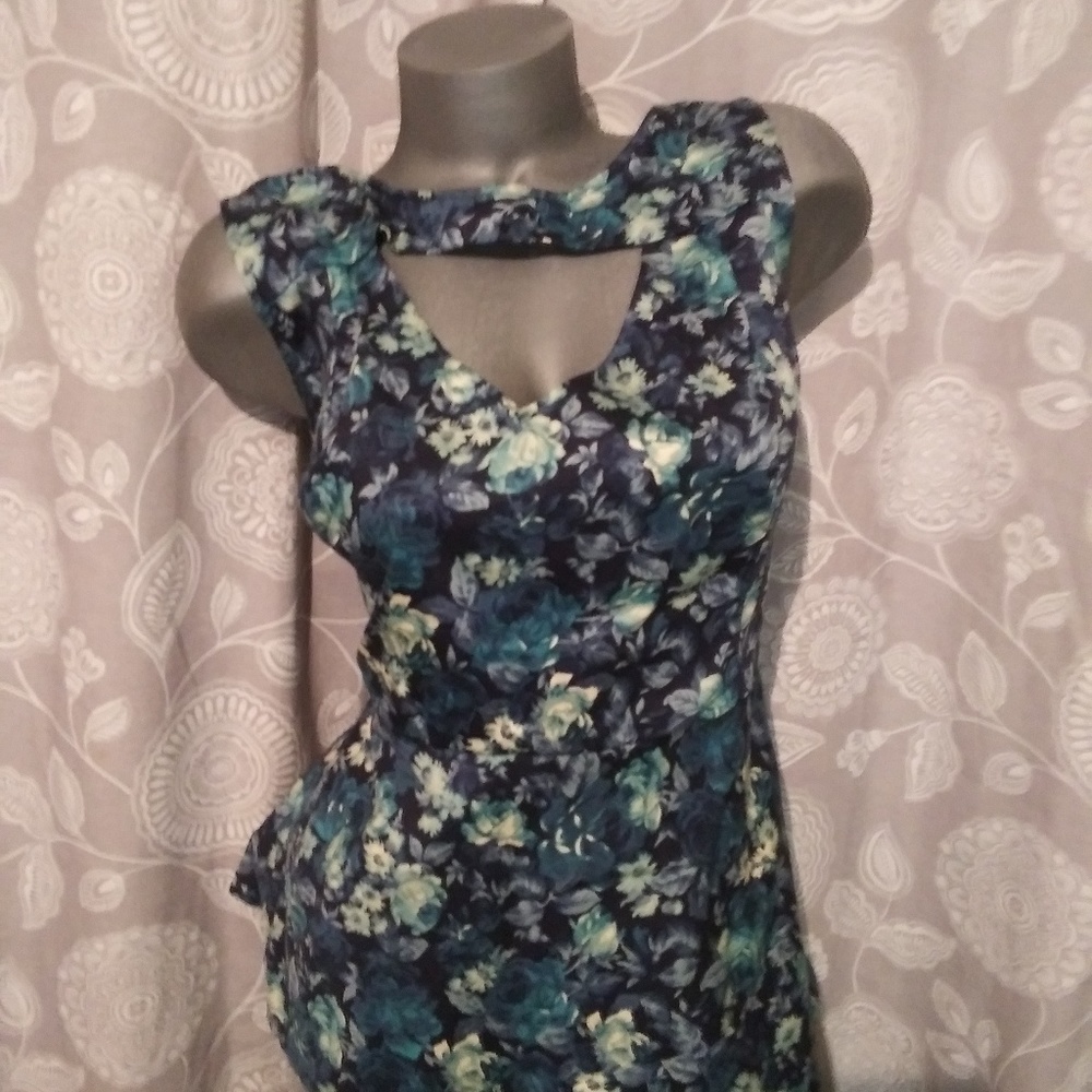 COPY - Torid Peplume Front Keyhole Top